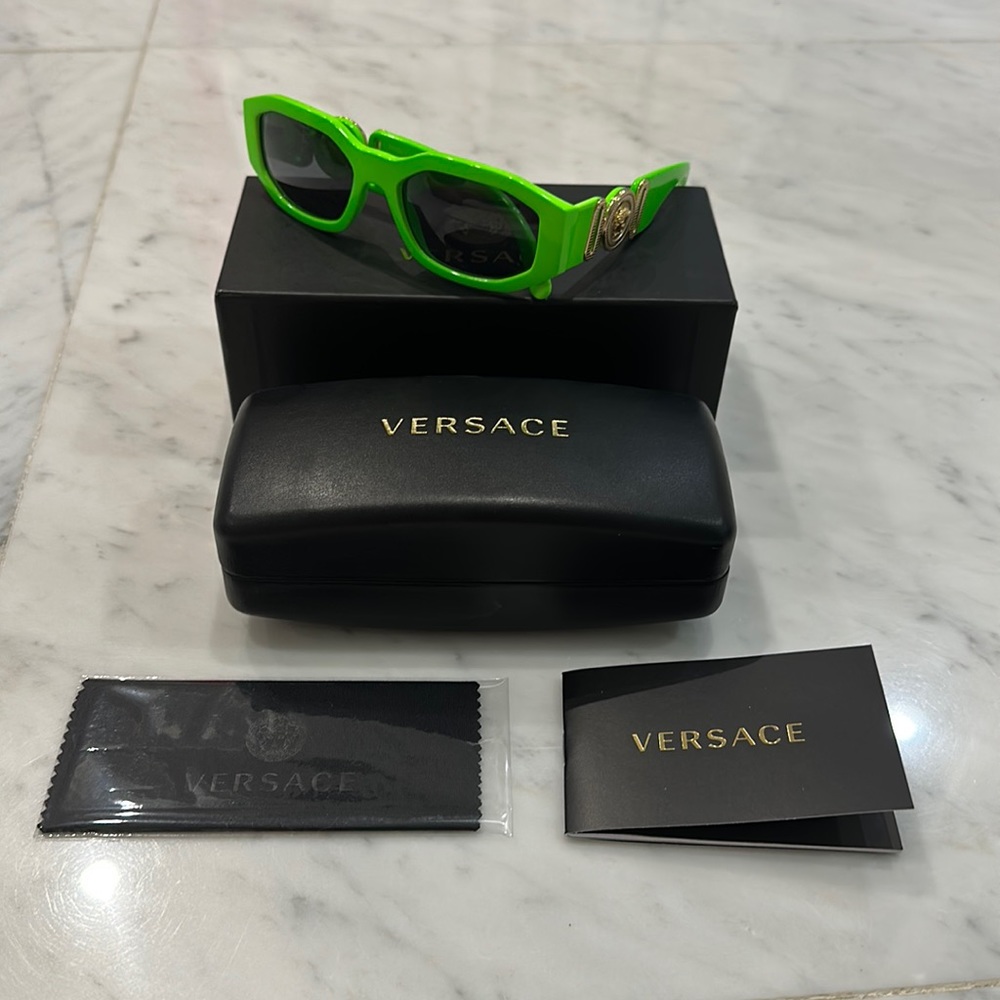 💯 authentic Versace Medusa Biggie Sunglasses